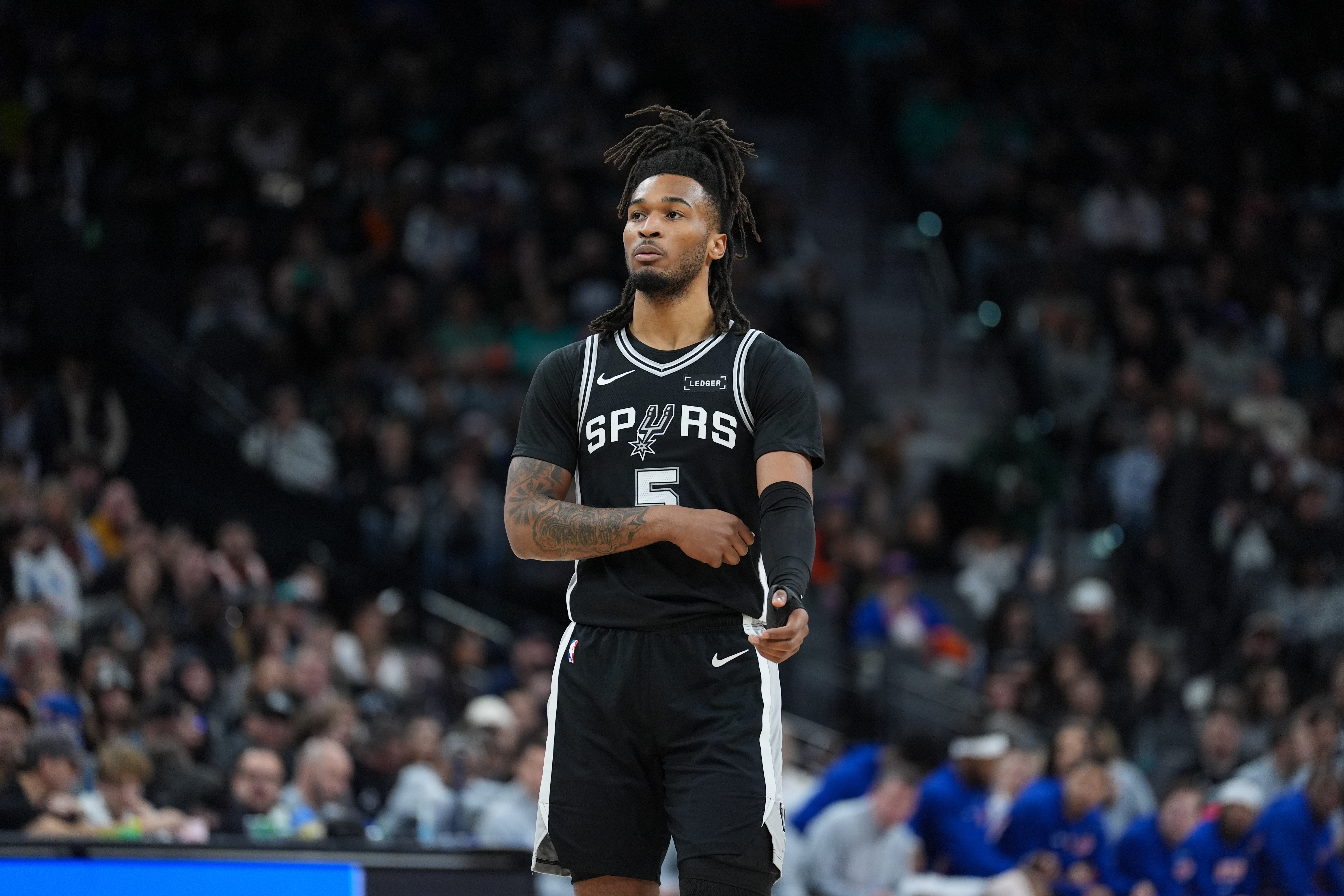 开云体育官网-炸裂身体素质！尚帕尼妙传 卡斯尔空切单臂战斧暴力砸扣