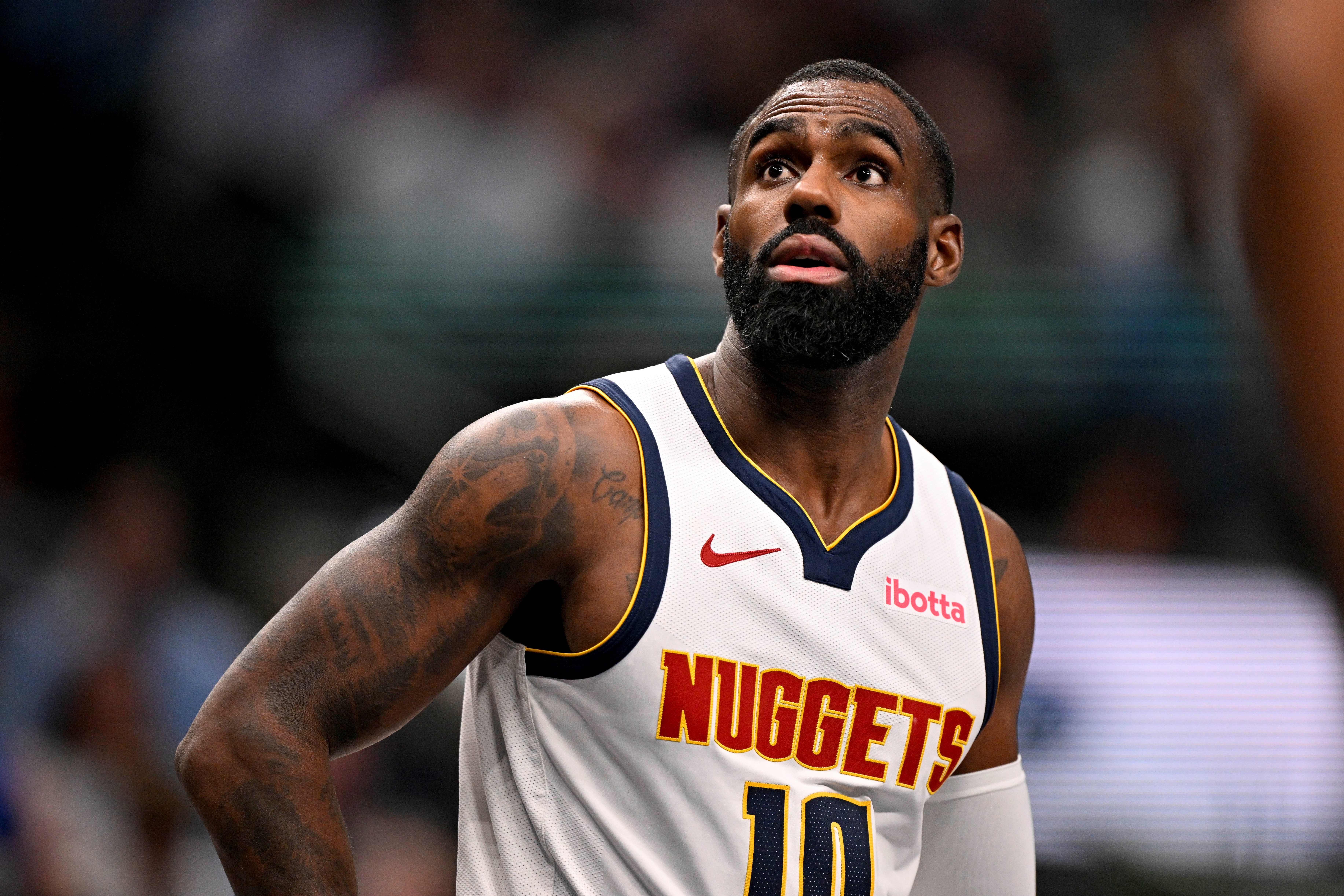 开云体育入口-打得啥啊！小哈达威半场6中1仅拿2分 无其他任何数据